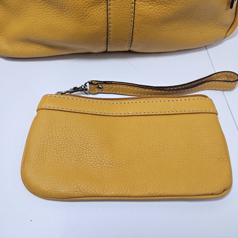 Tignanello Yellow Women's Purse Handbag Messanger Bag Leather - Picture 3 of 16